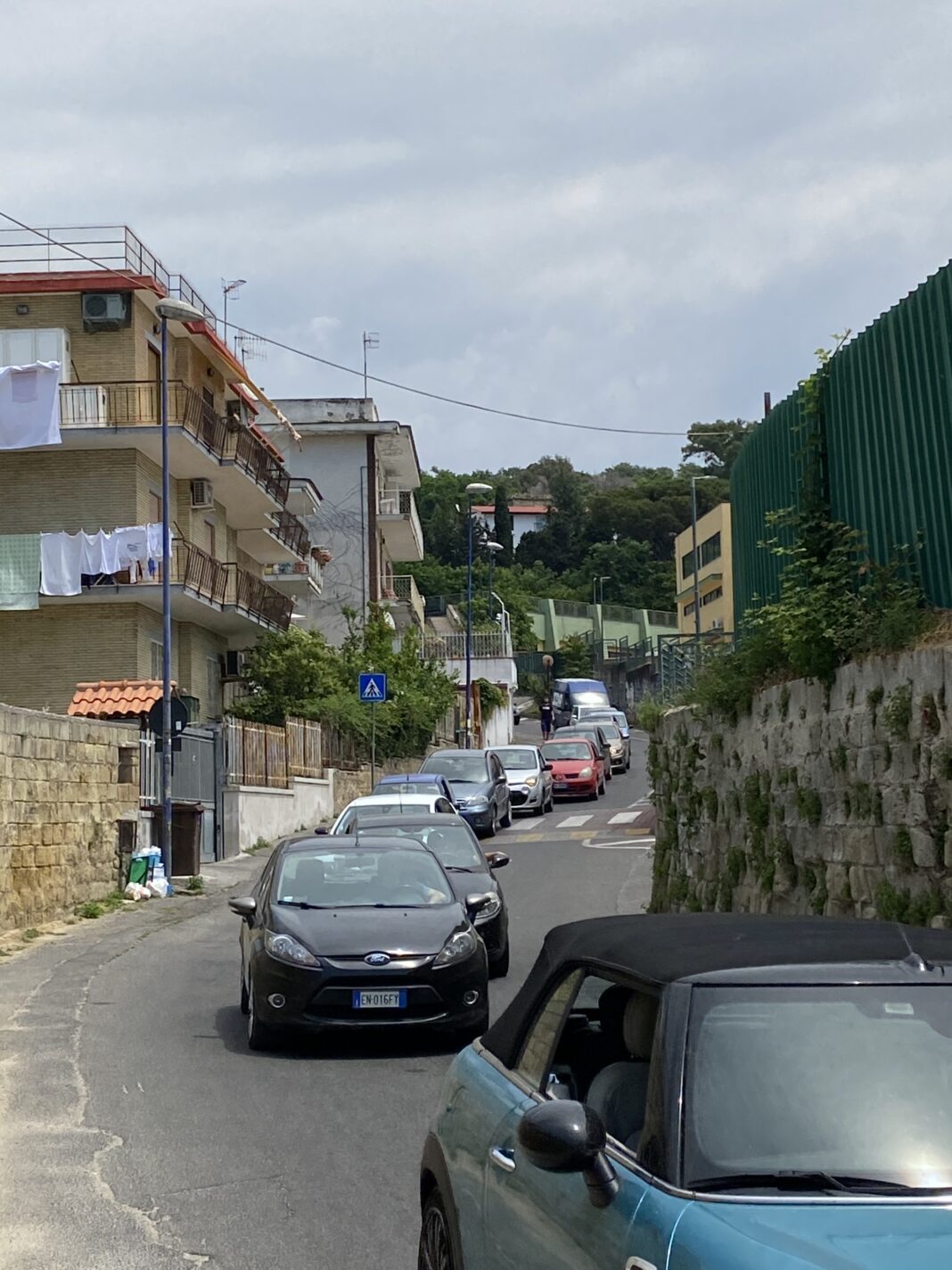Pozzuoli: residenti di Via Vecchia San Gennaro ostaggi del traffico