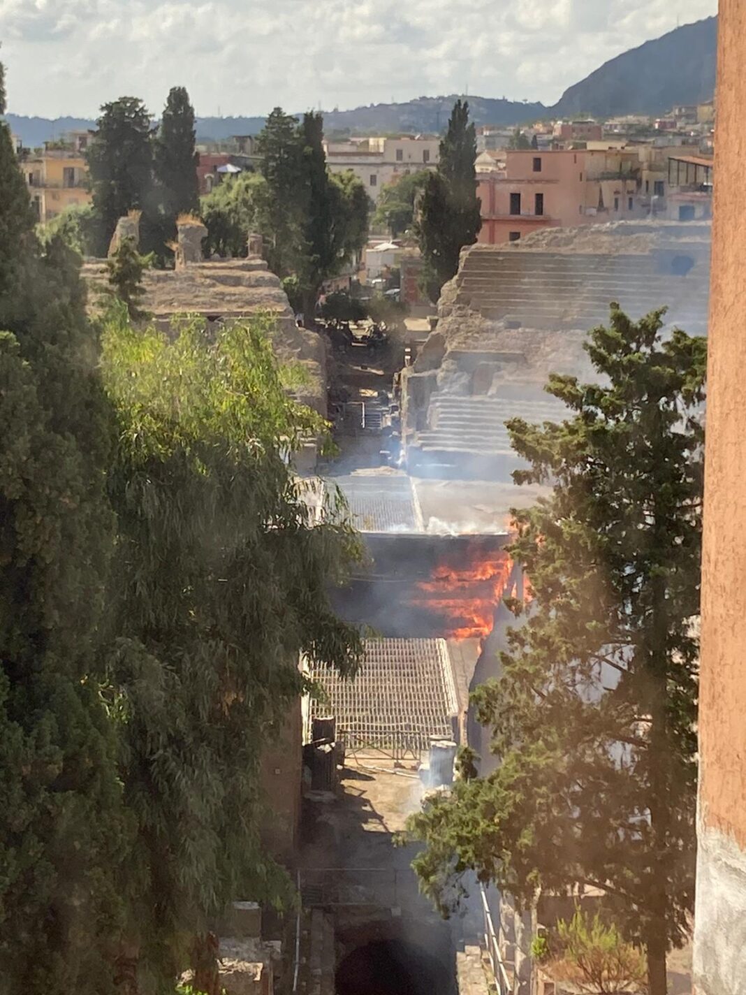 Incendio all’Anfiteatro Flavio di Pozzuoli
