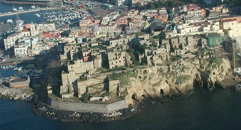 Il Rione Terra di Pozzuoli, definito anche l'Antica Rocca